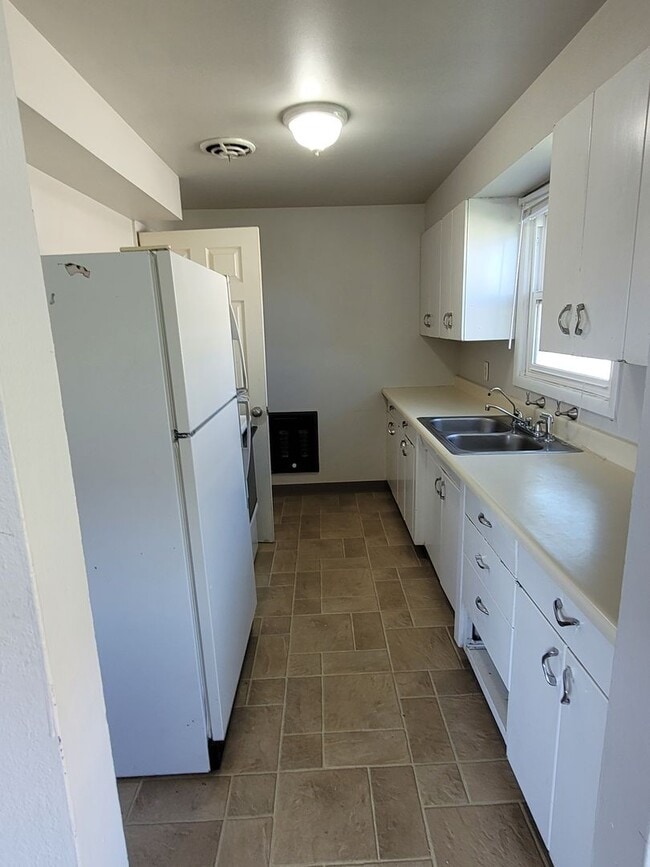 Foto del edificio - CHRISTMAS SPECIAL DECEMBER RENT FREE - House with Full Basement