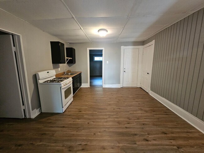 Foto del edificio - Newly updated 1st floor 1 bedroom apartmen...