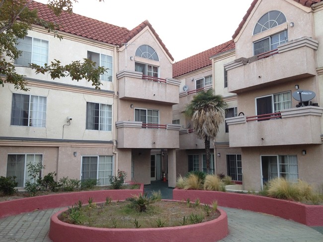 Building Photo - Arlington Rodeo Apartments