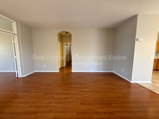 Foto del edificio - 8720 E Knowles Ave