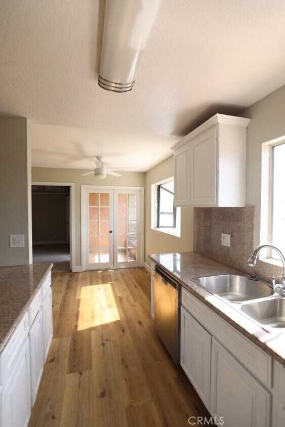Foto principal - 3142 Midway Dr