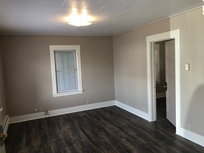Building Photo - 606 Catlin St