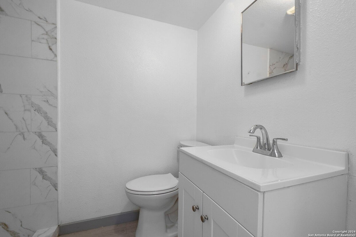 Building Photo - 302 E Cevallos
