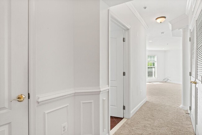Foto del edificio - 1002 Elmcroft Blvd