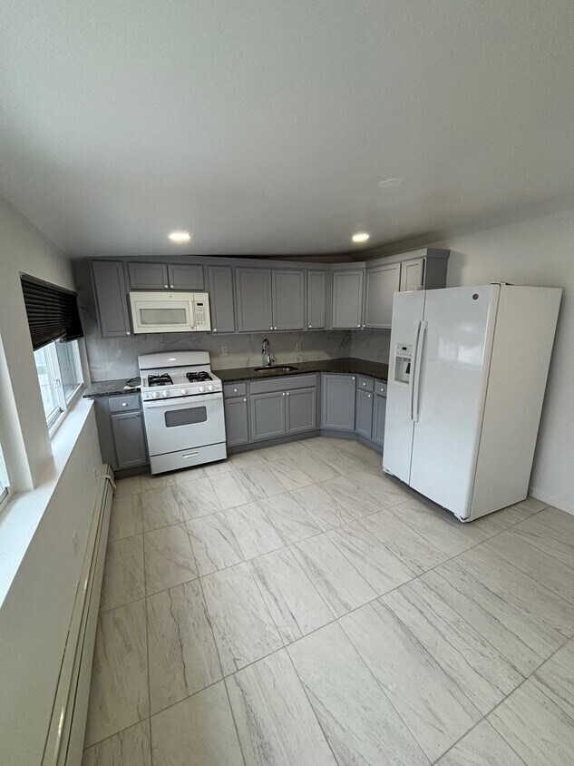 Foto principal - 185-01 Galway Ave
