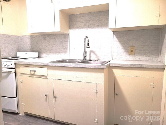 Foto del edificio - 2357 Sharon Rd