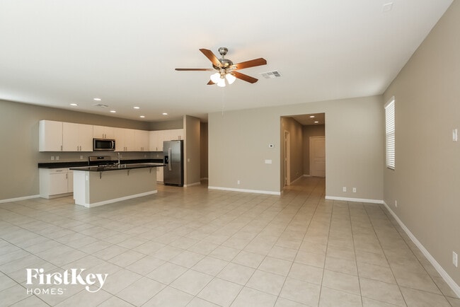 Building Photo - 4551 E Wyncrest Ave