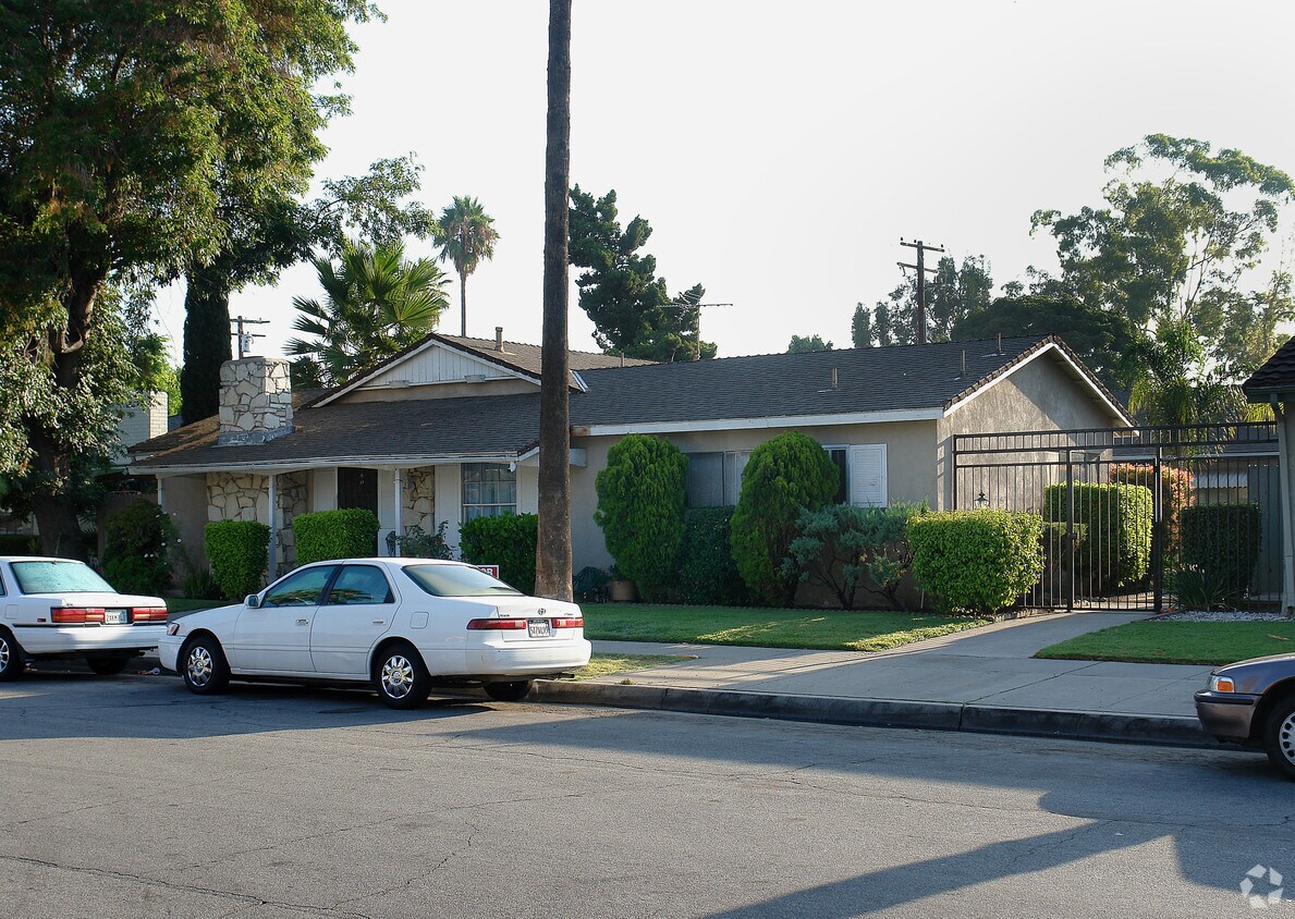 Building Photo - 1174 S Belhaven St