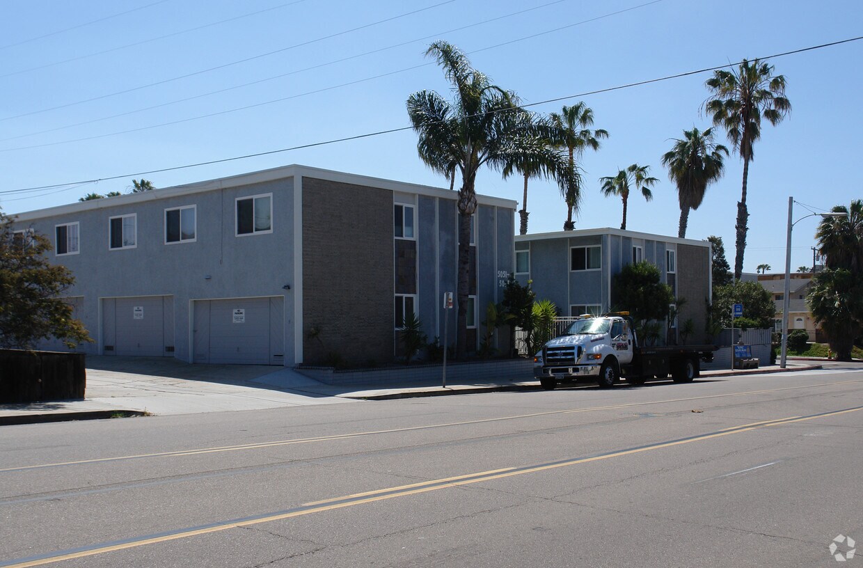 Foto del edificio - 5051 Mission Blvd