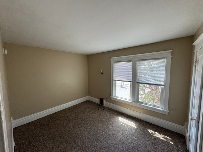 Building Photo - 1938 W 4th St