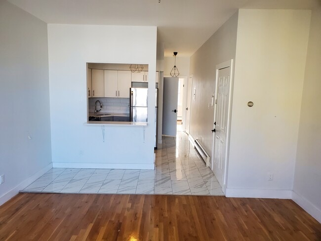 Building Photo - 137 Griffith St