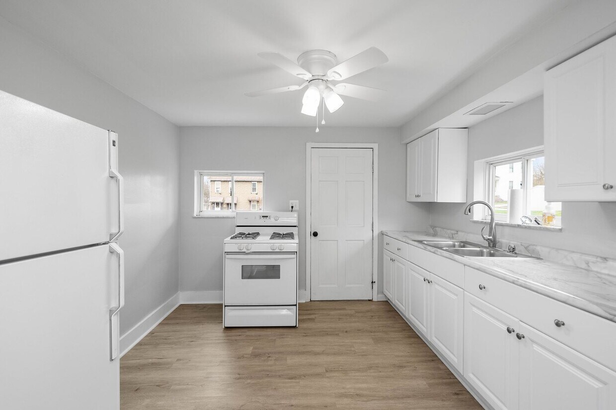 Primary Photo - Gorgeous 3 bedroom home in Clairton availa...