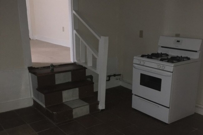 Kitchen - 3503 S Tonti St