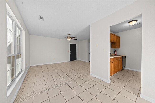 Building Photo - 2107 N Keebler Ave