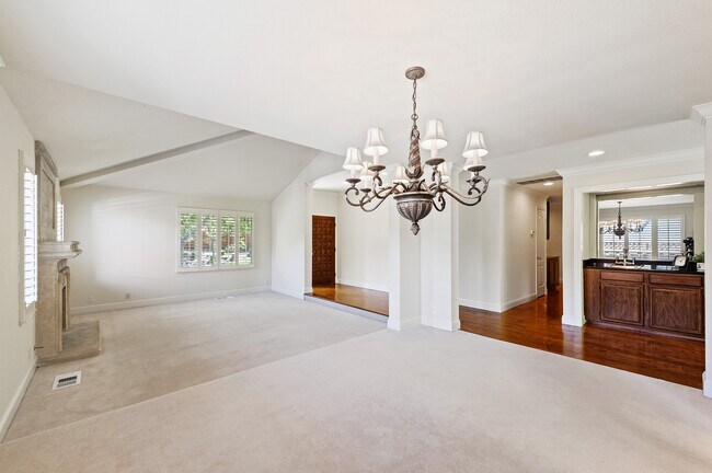 Building Photo - 288 Live Oak Dr
