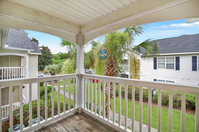 Building Photo - Beautiful Top Floor Villa in the Charming ...