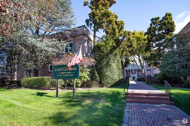 Building Photo - 43 N Forest Ave
