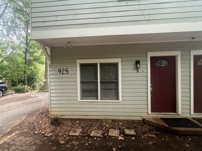 Foto del edificio - 925 Greenwood Ave NE