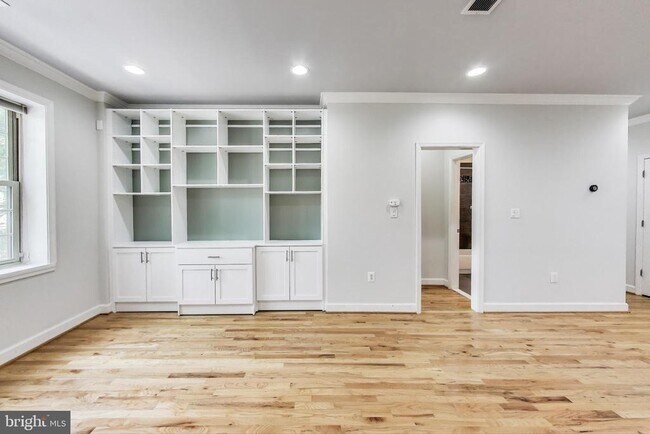 Foto del edificio - 430 Irving St NW