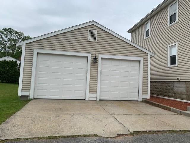Building Photo - 93 Metacomet Ave