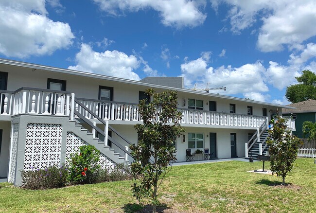 Building Photo - 2039 Hillview St