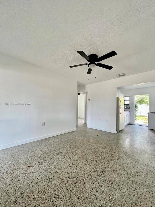 105 NE 2nd Rd Unit 107, Homestead, FL 33030 - Room for Rent in ...