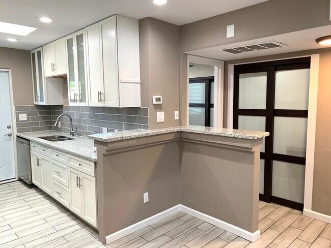 Building Photo - 101 North Oak Street, Unit #D