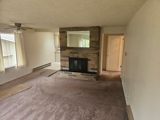 Building Photo - River Road SIngle Family Home