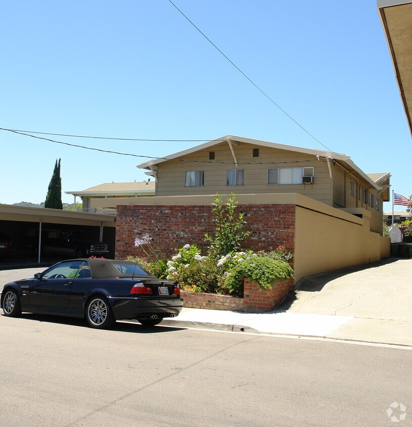 Building Photo - 1007 Brown Ave