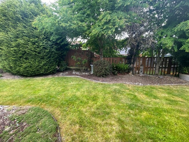 Building Photo - 4103 Kingsway