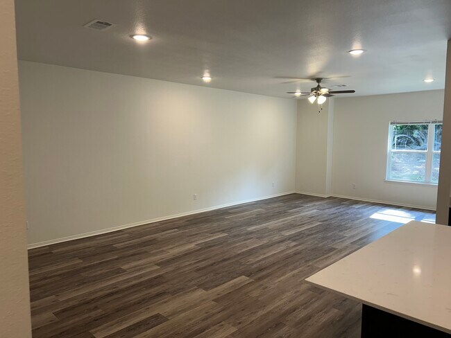 Foto del edificio - 915 S Benchmark Ln