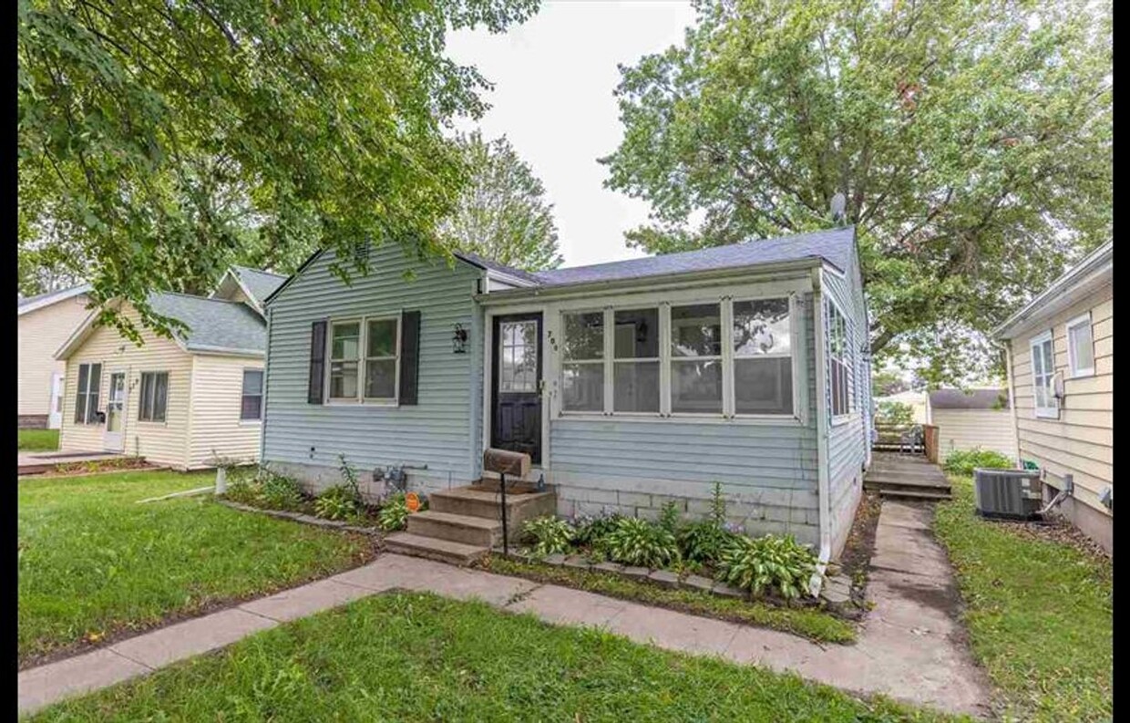 Primary Photo - Nicely updated 3 bedroom!