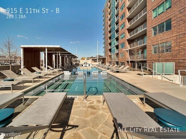 Foto del edificio - 915 E 11th St