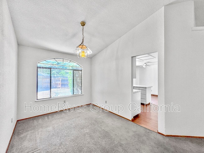 Building Photo - 8215 Bluehaven Ct