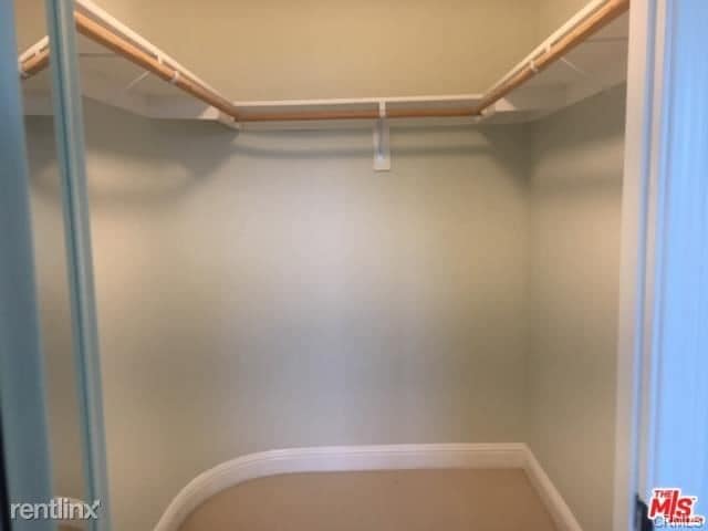Foto principal - 5037 Rosewood Ave