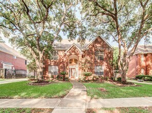 Building Photo - 2735 Oakland Dr