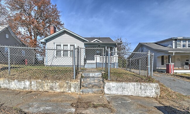 Building Photo - 706 Wilson Ave, Johnson City, TN 37604