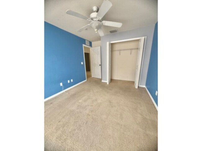 Building Photo - AVAILABLE NOW!!!!  3 Bedroom 2 bath 1 car ...