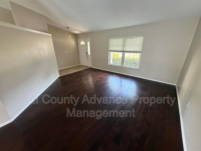 Foto del edificio - 3232 Oakwood Pl