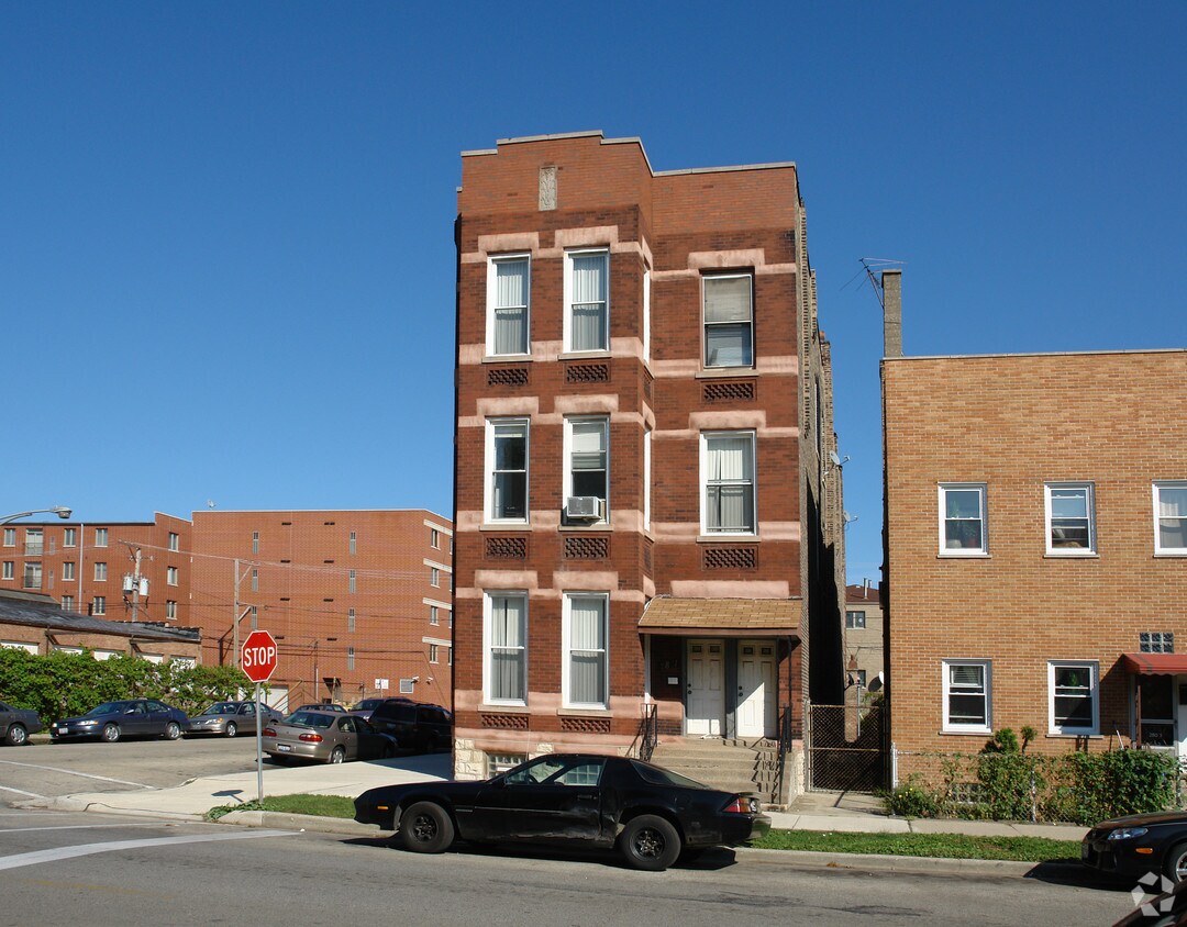 Building Photo - 2801 S Wells St