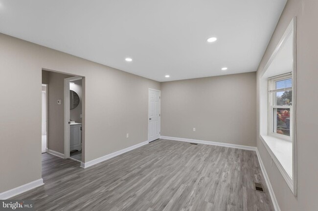 Building Photo - 18 W Orndorff Dr