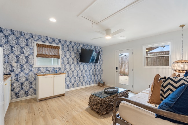 Foto del edificio - 22111 Bataan Ave