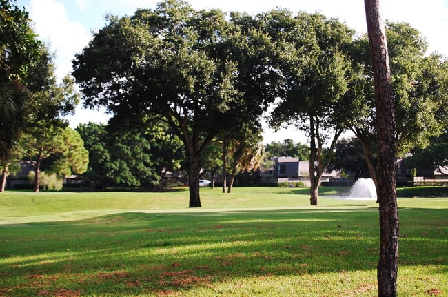 Foto del edificio - 120 Old Meadow Way