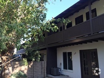 Primary Photo - 378 N Hollywood Way