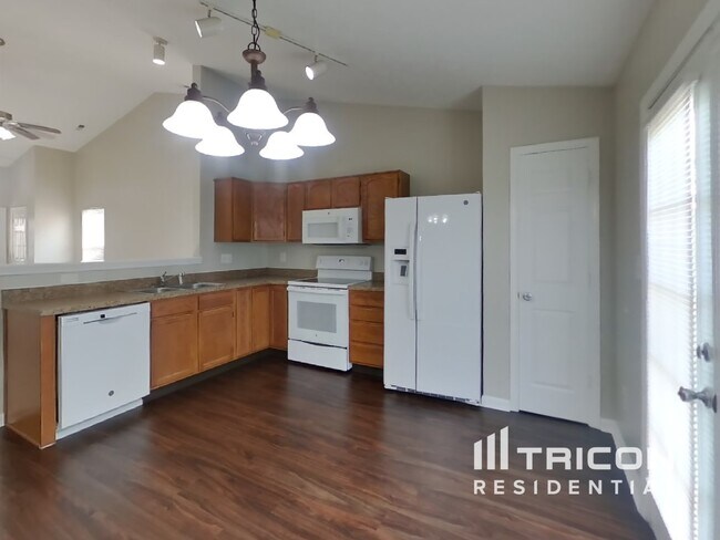 Building Photo - 10741 Mistflower Way