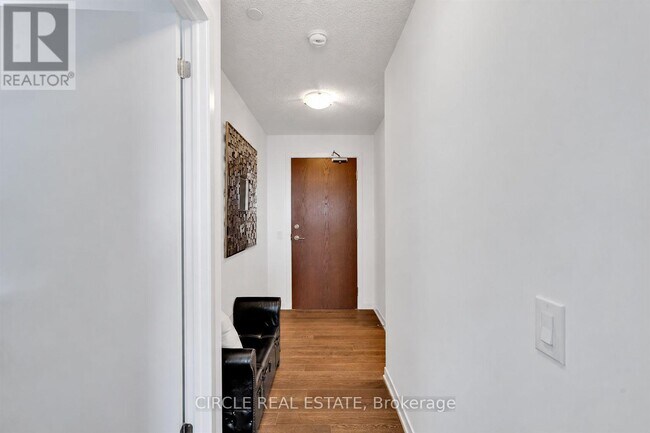 Photo du bâtiment - 2560 Eglinton Ave W
