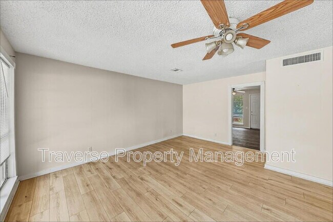 Building Photo - 3925 Reagan Dr