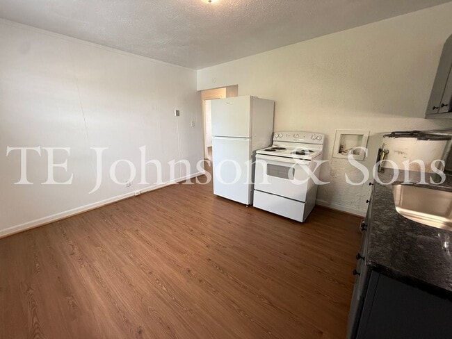 Foto del edificio - 1137 N Cameron Ave