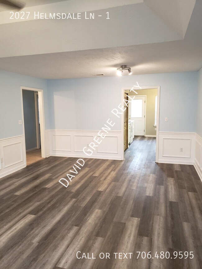 Building Photo - 2027 Helmsdale Ln