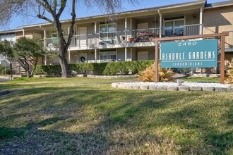 Building Photo - 2450 Ashdale Dr